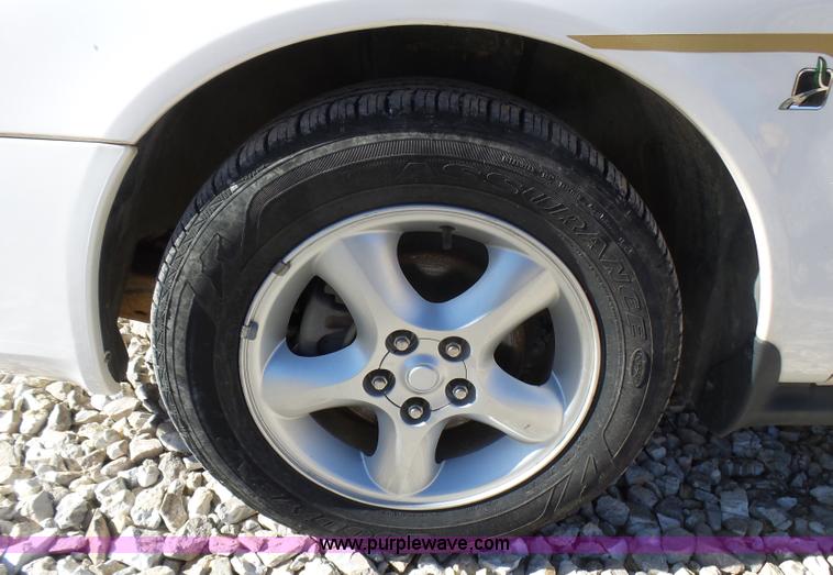 image for item L5454 2000 Ford Taurus SE