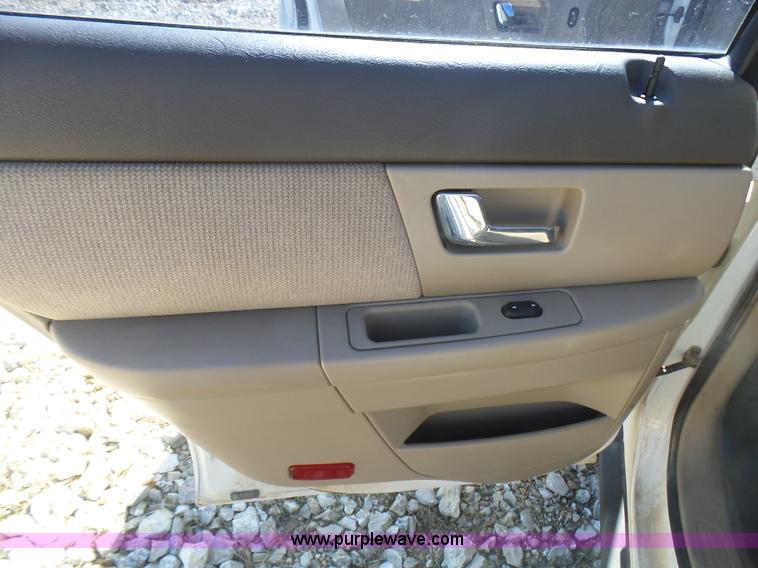 image for item L5454 2000 Ford Taurus SE