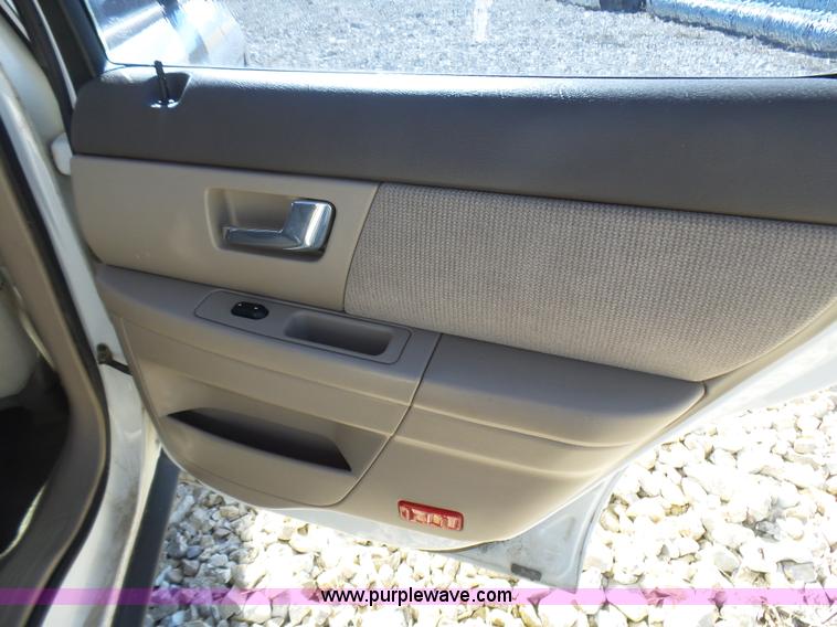 image for item L5454 2000 Ford Taurus SE