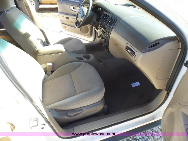 image for item L5454 2000 Ford Taurus SE