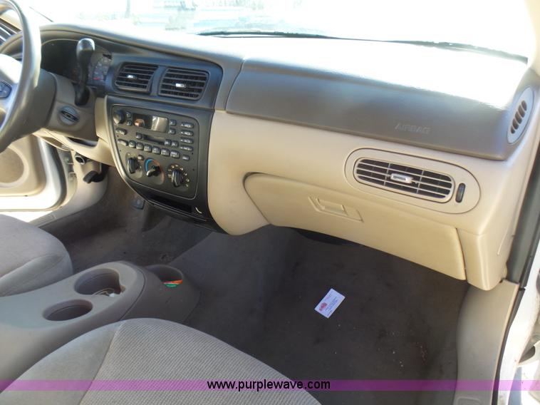 image for item L5454 2000 Ford Taurus SE