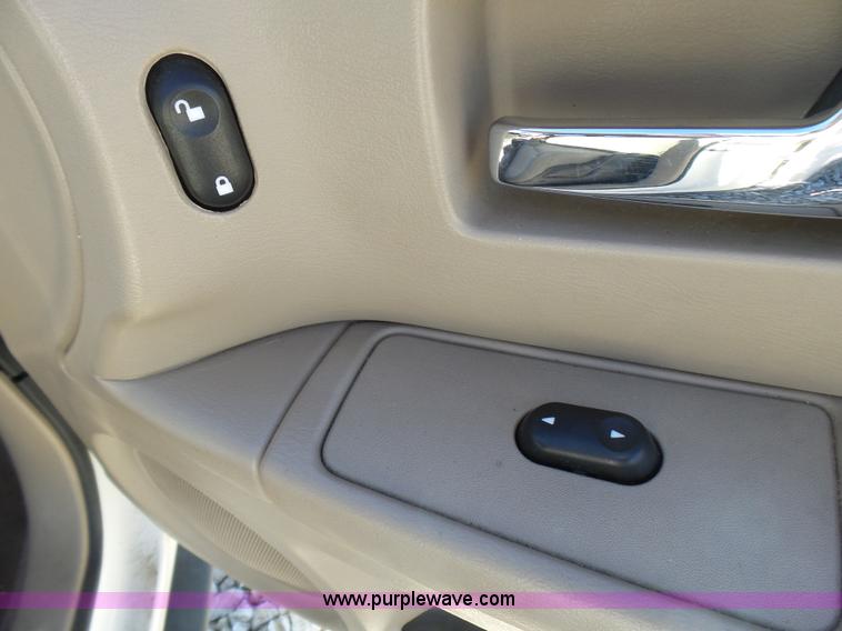 image for item L5454 2000 Ford Taurus SE