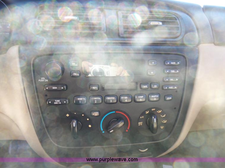 image for item L5454 2000 Ford Taurus SE