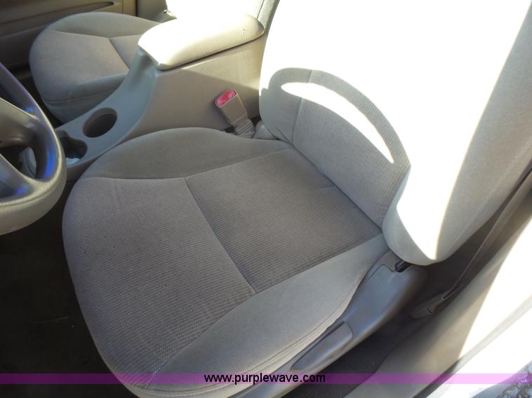 image for item L5454 2000 Ford Taurus SE