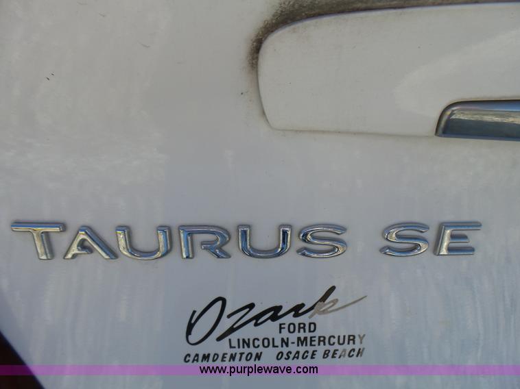 image for item L5454 2000 Ford Taurus SE