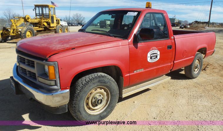 image for item L5456 1994 Chevrolet Cheyenne 1500 pickup truck