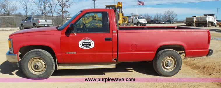 image for item L5456 1994 Chevrolet Cheyenne 1500 pickup truck