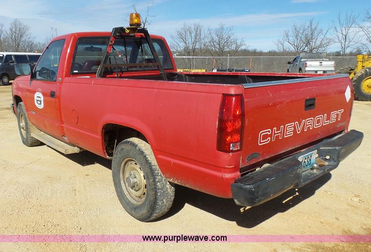 image for item L5456 1994 Chevrolet Cheyenne 1500 pickup truck