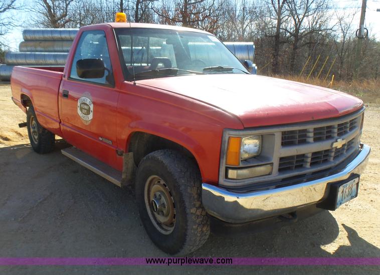 image for item L5456 1994 Chevrolet Cheyenne 1500 pickup truck