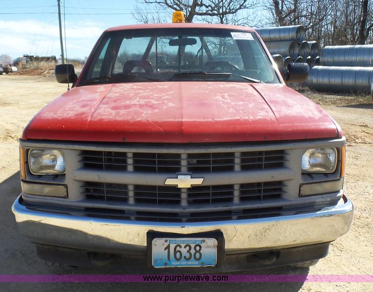 image for item L5456 1994 Chevrolet Cheyenne 1500 pickup truck