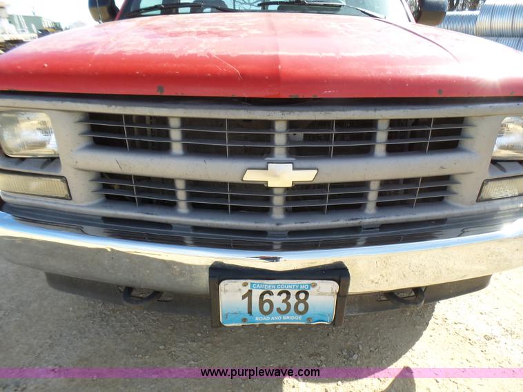 image for item L5456 1994 Chevrolet Cheyenne 1500 pickup truck