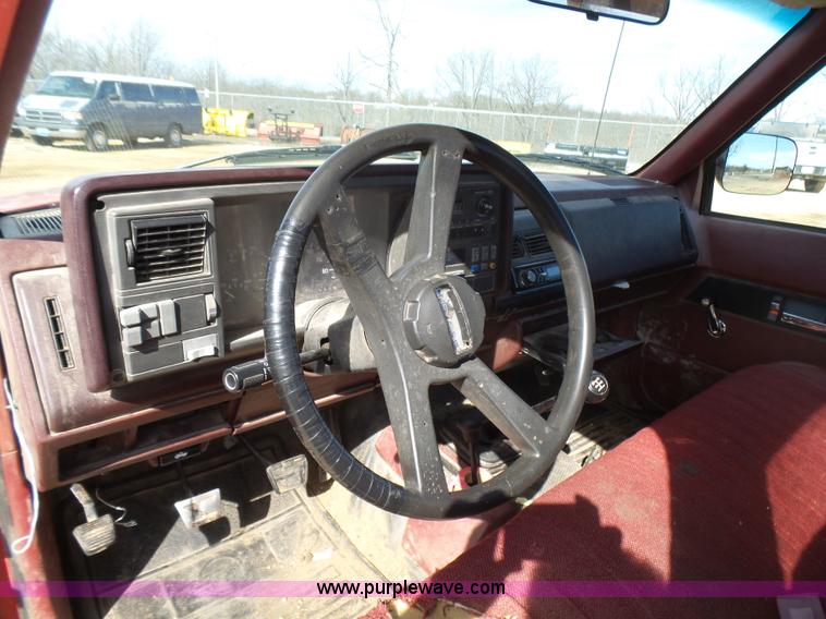 image for item L5456 1994 Chevrolet Cheyenne 1500 pickup truck