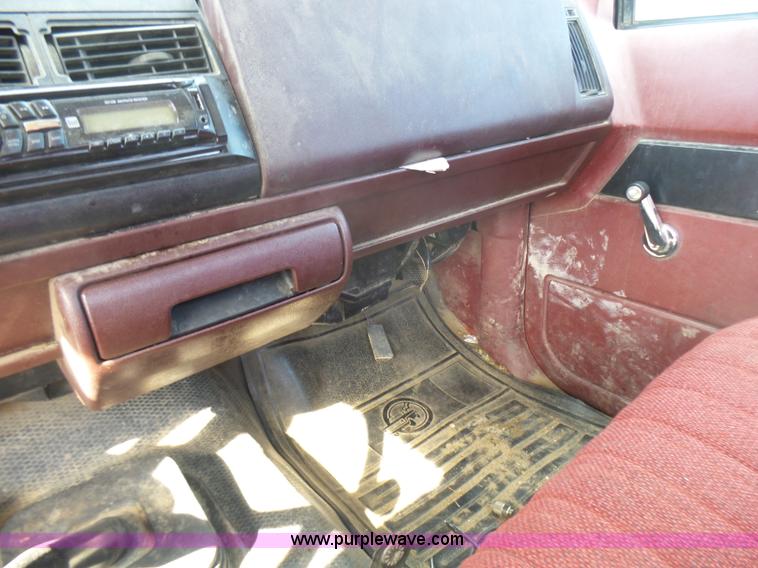 image for item L5456 1994 Chevrolet Cheyenne 1500 pickup truck