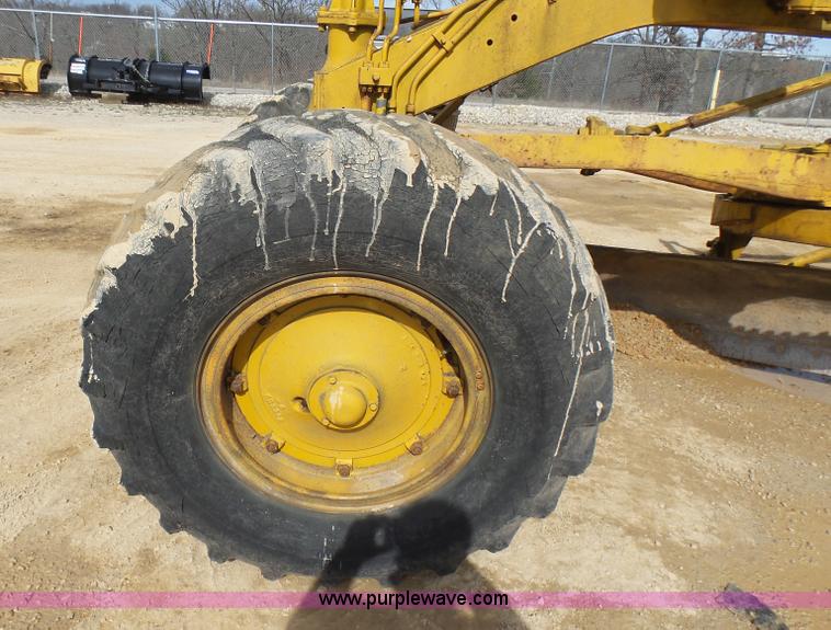 image for item L5457 1969 Caterpillar 112F motor grader