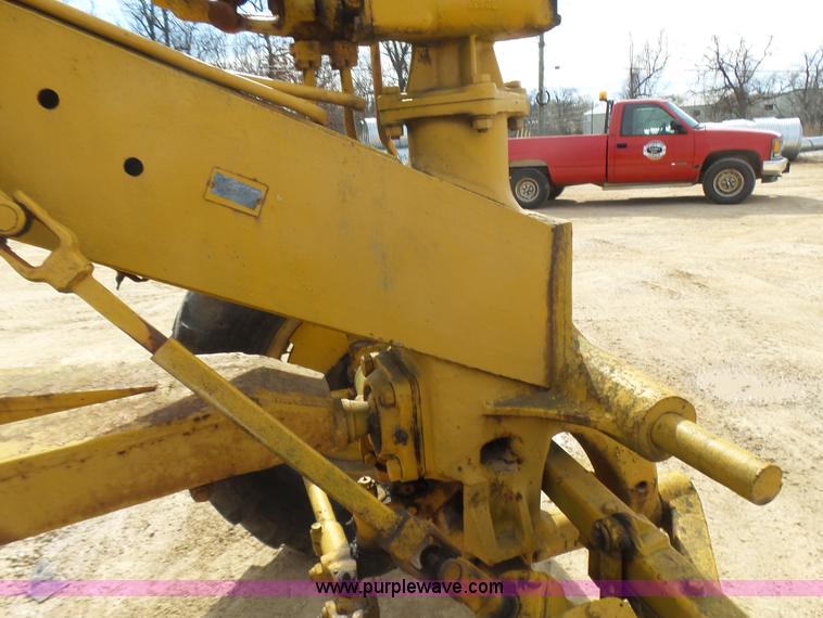 image for item L5457 1969 Caterpillar 112F motor grader