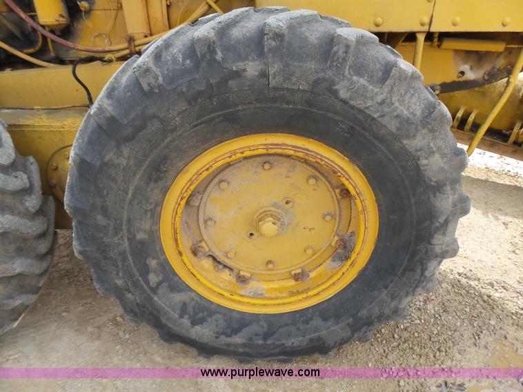 image for item L5457 1969 Caterpillar 112F motor grader