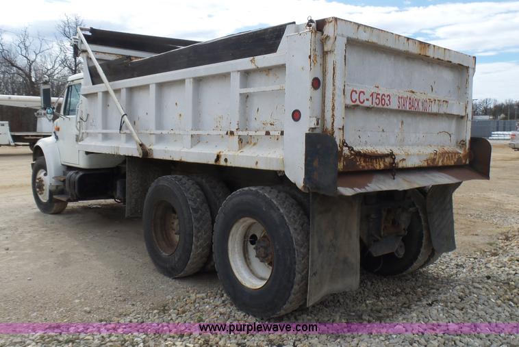 image for item L5458 1993 International 4900 dump truck