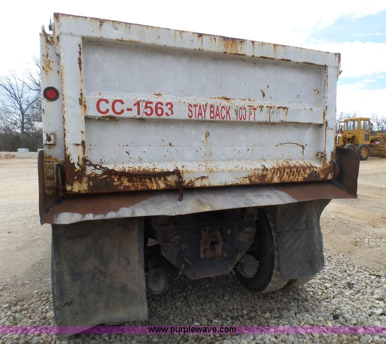 image for item L5458 1993 International 4900 dump truck