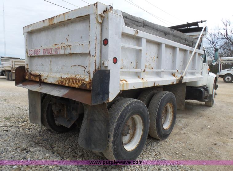 image for item L5458 1993 International 4900 dump truck