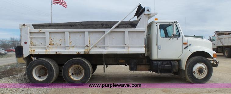 image for item L5458 1993 International 4900 dump truck