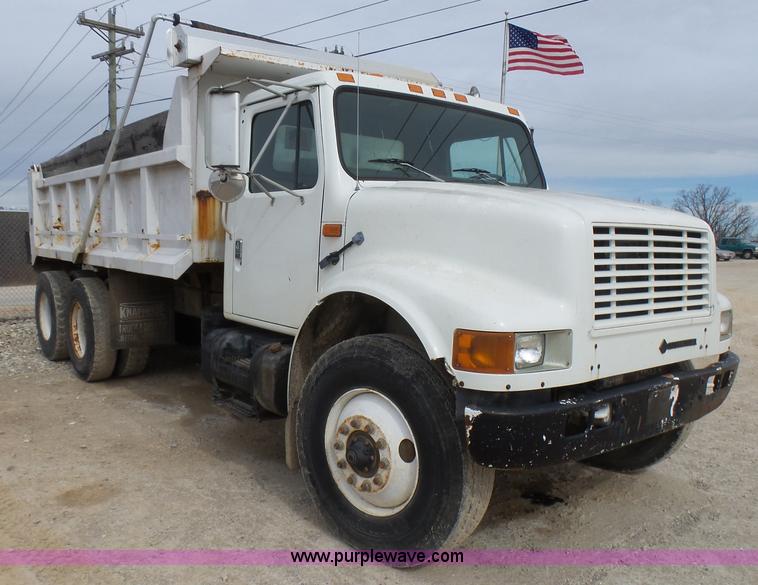 image for item L5458 1993 International 4900 dump truck