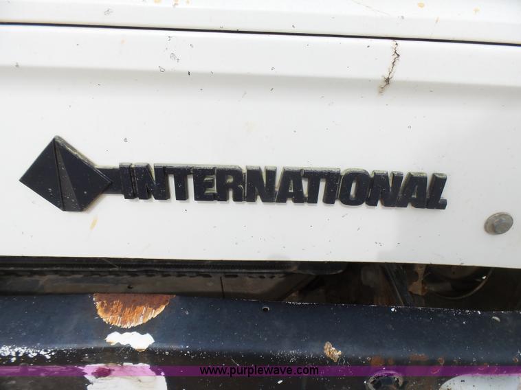 image for item L5458 1993 International 4900 dump truck