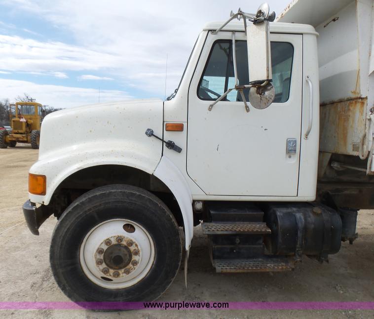 image for item L5458 1993 International 4900 dump truck
