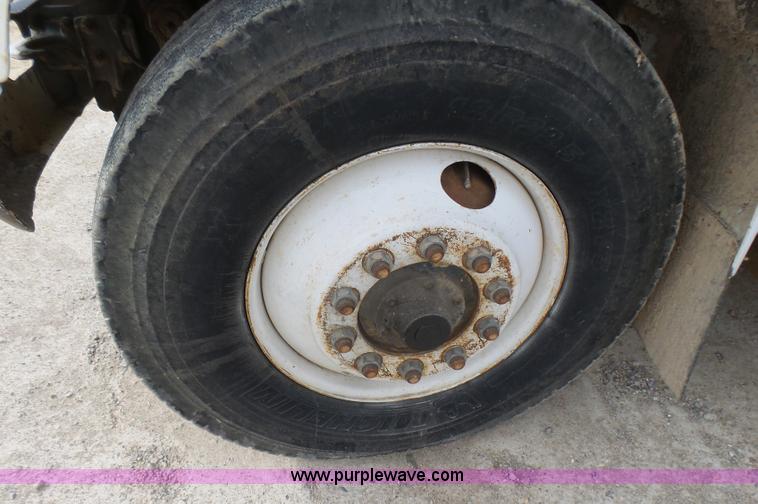 image for item L5458 1993 International 4900 dump truck