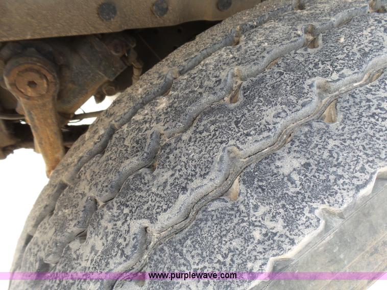 image for item L5458 1993 International 4900 dump truck