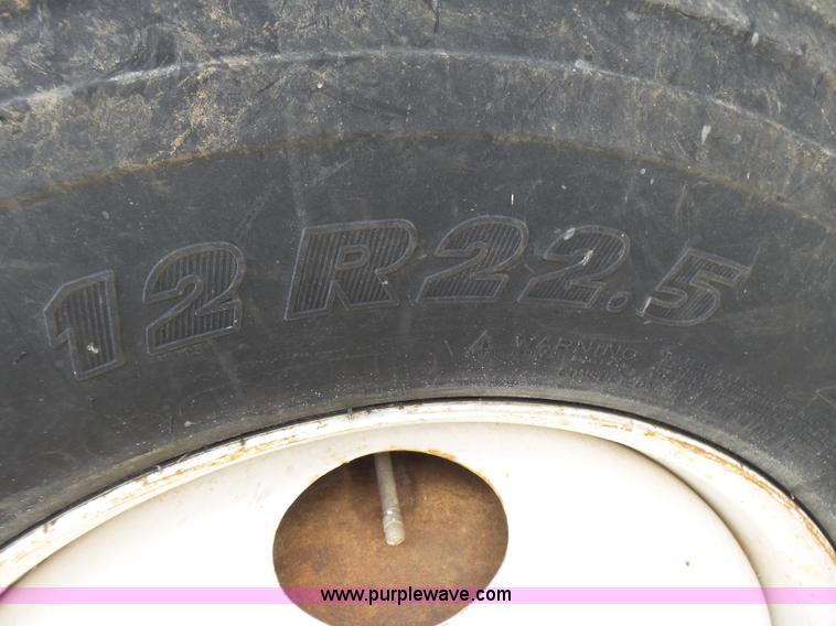 image for item L5458 1993 International 4900 dump truck