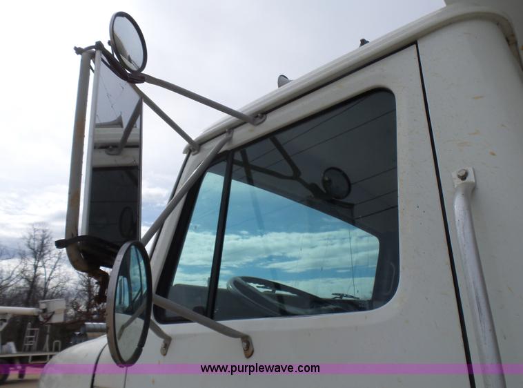 image for item L5458 1993 International 4900 dump truck