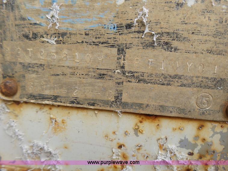 image for item L5458 1993 International 4900 dump truck