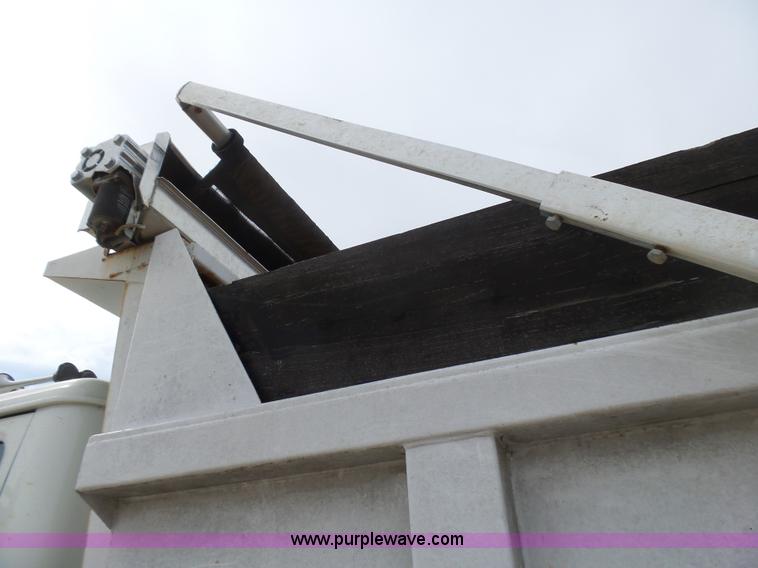 image for item L5458 1993 International 4900 dump truck