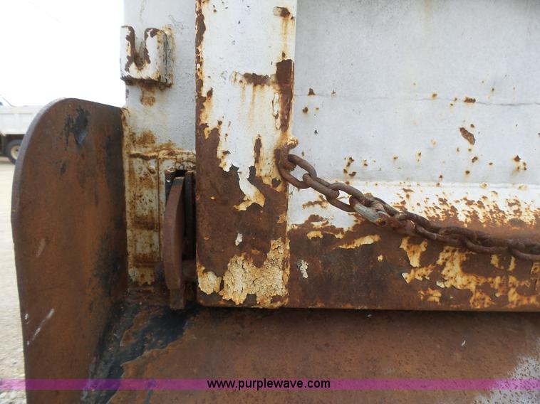 image for item L5458 1993 International 4900 dump truck