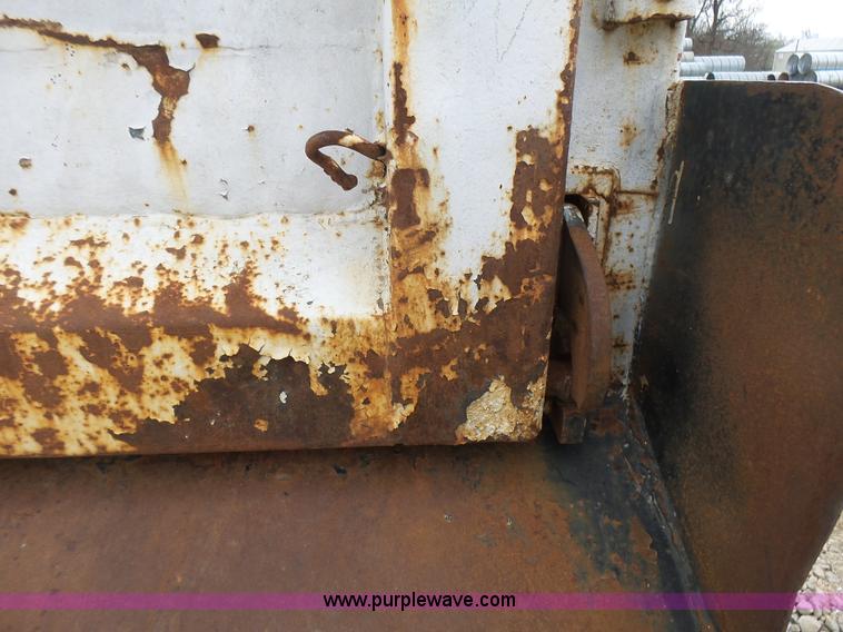 image for item L5458 1993 International 4900 dump truck