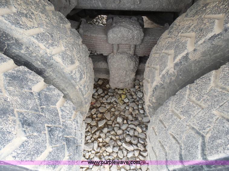 image for item L5458 1993 International 4900 dump truck