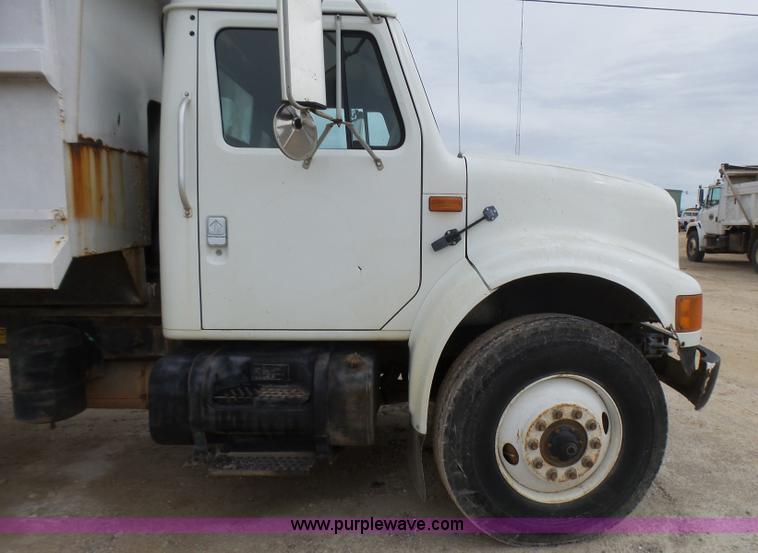 image for item L5458 1993 International 4900 dump truck
