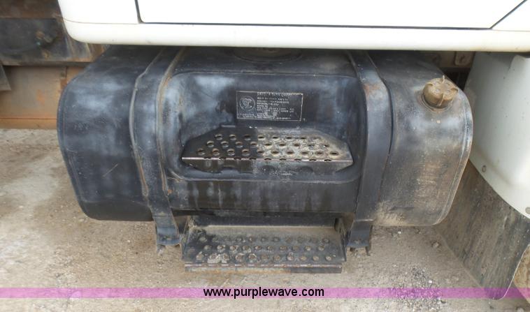 image for item L5458 1993 International 4900 dump truck