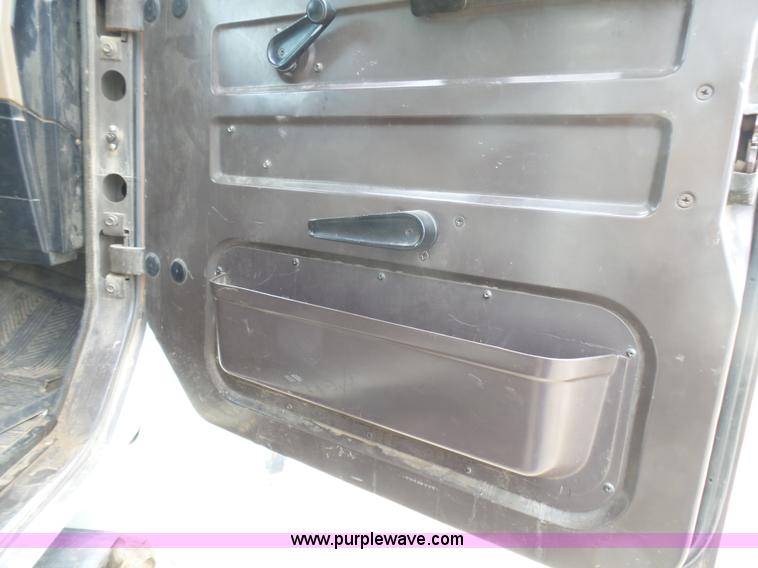 image for item L5458 1993 International 4900 dump truck