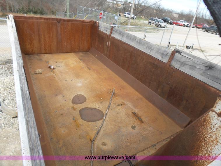 image for item L5458 1993 International 4900 dump truck