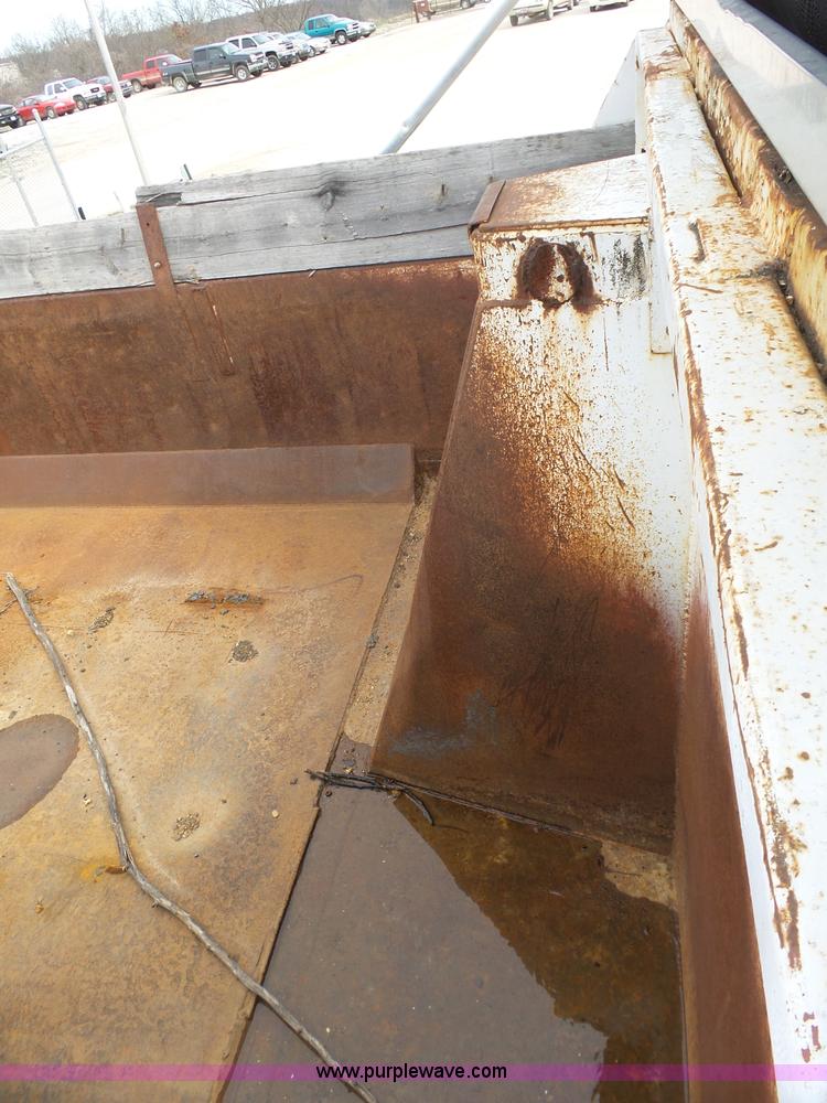 image for item L5458 1993 International 4900 dump truck