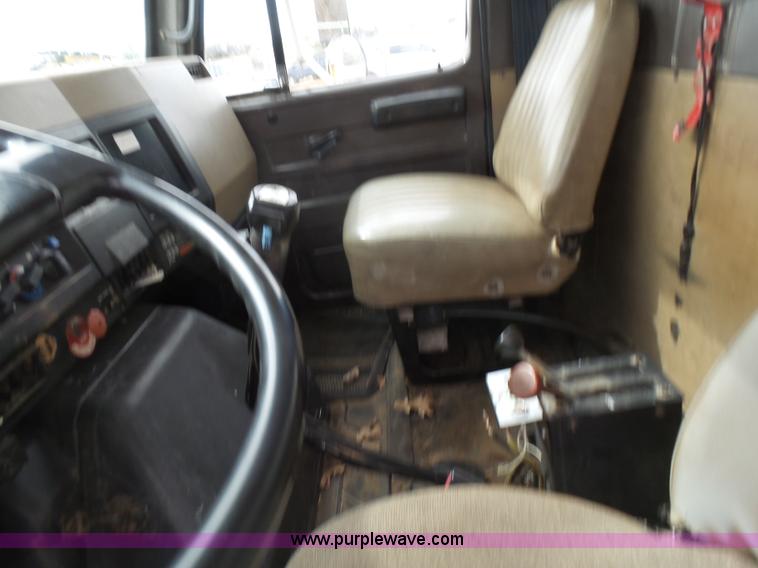 image for item L5458 1993 International 4900 dump truck