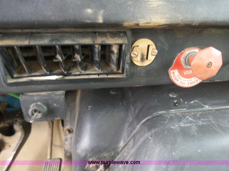 image for item L5458 1993 International 4900 dump truck