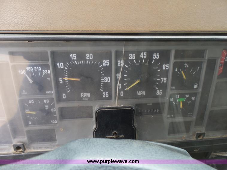 image for item L5458 1993 International 4900 dump truck