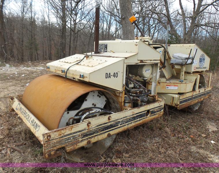 image for item L5459 Ingersoll Rand DA40 double drum roller compactor