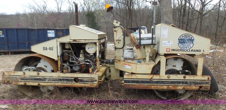 image for item L5459 Ingersoll Rand DA40 double drum roller compactor