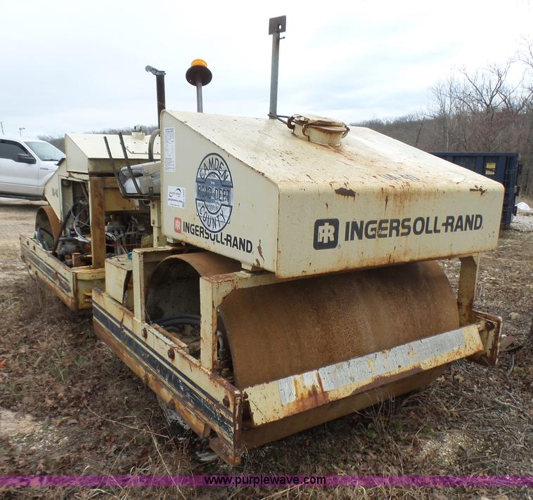 image for item L5459 Ingersoll Rand DA40 double drum roller compactor