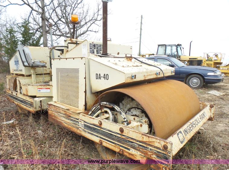 image for item L5459 Ingersoll Rand DA40 double drum roller compactor