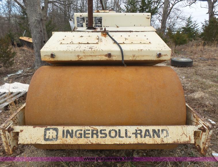 image for item L5459 Ingersoll Rand DA40 double drum roller compactor