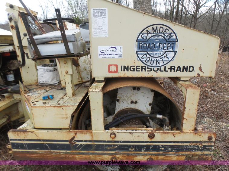 image for item L5459 Ingersoll Rand DA40 double drum roller compactor